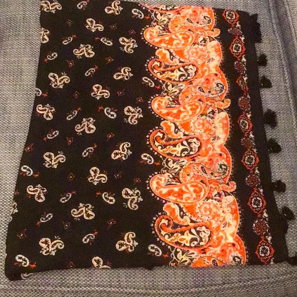 Beautiful Loft Infinity Scarf with tassels- New - Picture 1 of 3